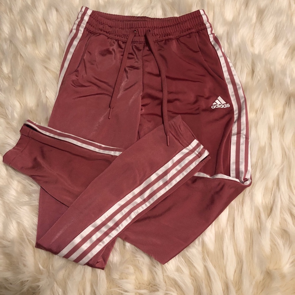 ROSE PINK ADIDAS JOGGERS😍💕
